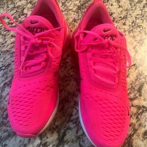 Nike Pink Sneakers Modern Athletic Design